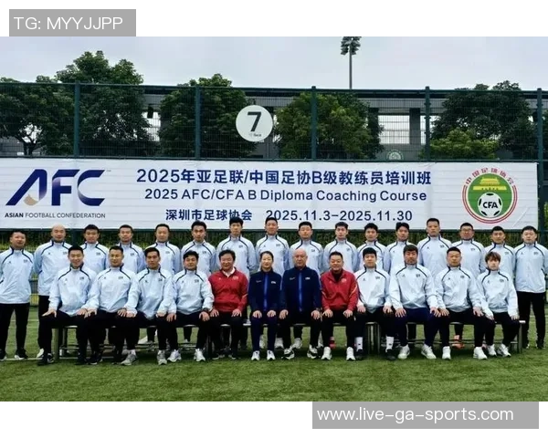 足球场上的明星球员与教练团队全解析